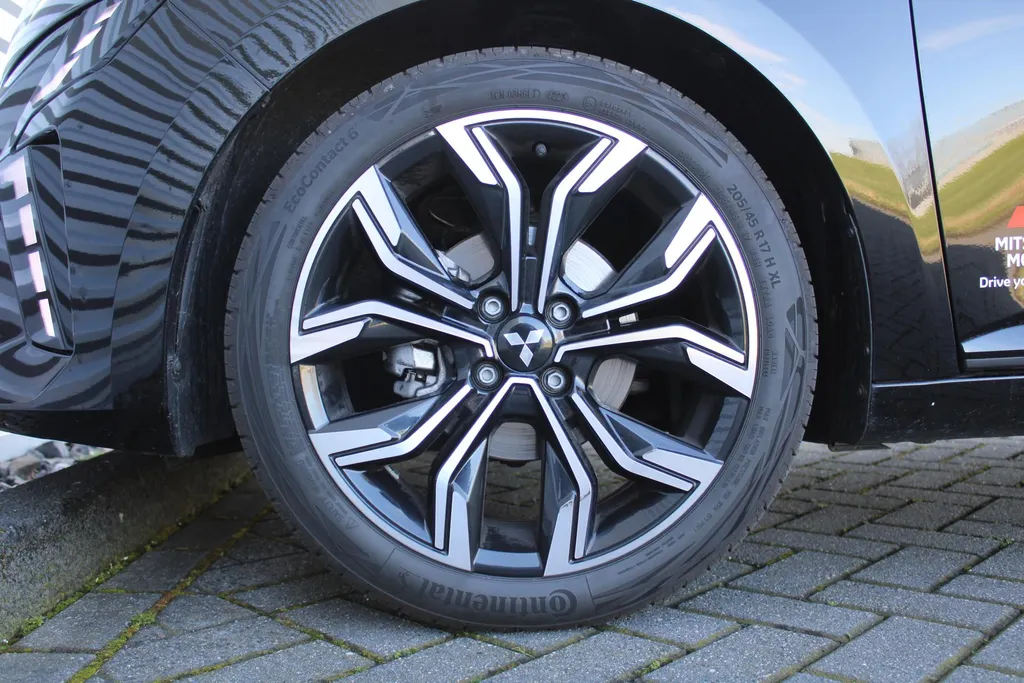 Mitsubishi Colt 1.0T MT First Edition | Stuur-/stoelverwarming | Camera | Clima | Dodehoek detectie | Draadloze telefoonlader | Cruise adapt. | 17' LM | LED |