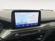 Ford Focus Wagon 1.0 EcoBoost Titanium Business | Trekhaak | HUD | Achteruitrijcamera | Winter Pack | Dodehoek detectie | Elektr. Achterklep | 12 maanden garantie! |