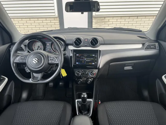 Suzuki Swift 1.2 Select Smart Hybrid | Armsteun | Apple Carplay & Android Auto | 16' LM Velgen | Airco | Dealer onderhouden