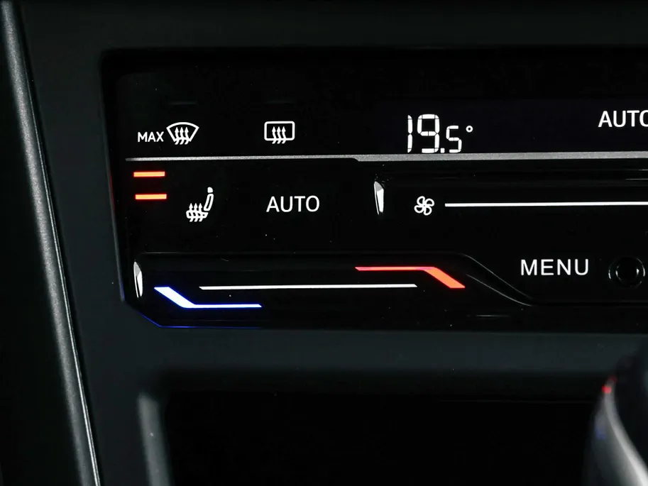 Volkswagen Polo 1.0 TSI 95pk DSG R-Line · Camera · Matrix LED · ACC · Stoelverwarming · Apple/Android Car Play · Sfeerverlichting · Verkeersbord Detectie ·