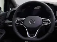 Volkswagen Golf 1.5eTSI/130PK R-Line DSG Volkswagen Golf 1.5eTSI/131PK R-Line DSG · Panoramadak · Apple/Android Car Play · Stoel & Stuurverwarming · Navigatie · LED ·