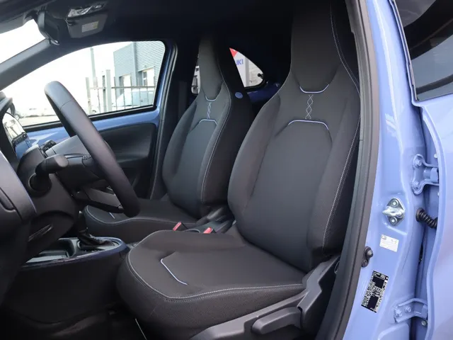 Toyota Aygo X Hybrid 115 pulse | V+A Parkeersensoren | Apple/Anrdoid Carplay |