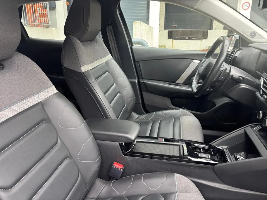Citroën C4 1.2 Puretech Shine AUTOMAAT NAVI AIRCO CAMERA PARKEERSENSOREN CRUISE CONTROLE APPLE CARPLAY ANDROID AUTO HOGE INSTAP ZEER MOOIE AUTO