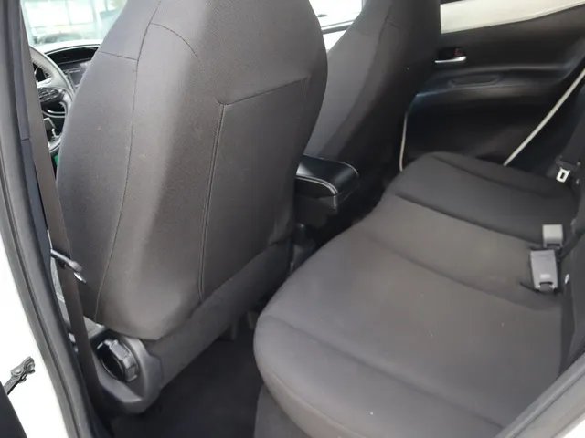 Toyota Aygo X 1.0 VVT-i S-CVT Pulse Automaat Bi-Tone | AllSeasons | Climate co