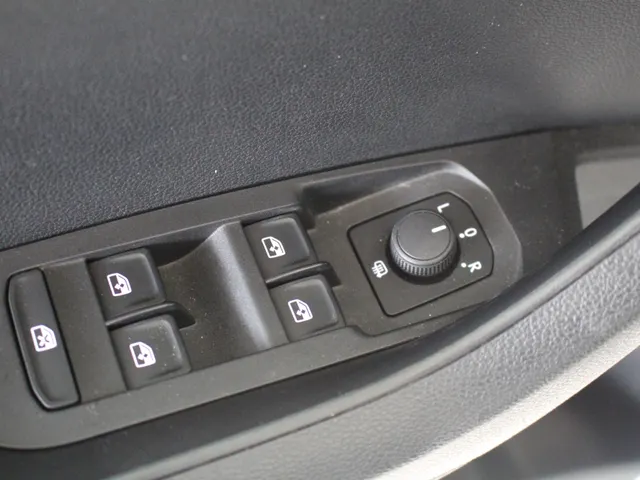 Škoda Karoq 1.0 TSI Clever Edition Android Auto / Apple Carplay | Climate Control | Stoelverwarming | PDC