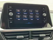 Volkswagen T-Roc 1.0 TSI 81KW/110PK Life Navigatie · Apple/Android Car Play · Camera + Parkeersensoren ·