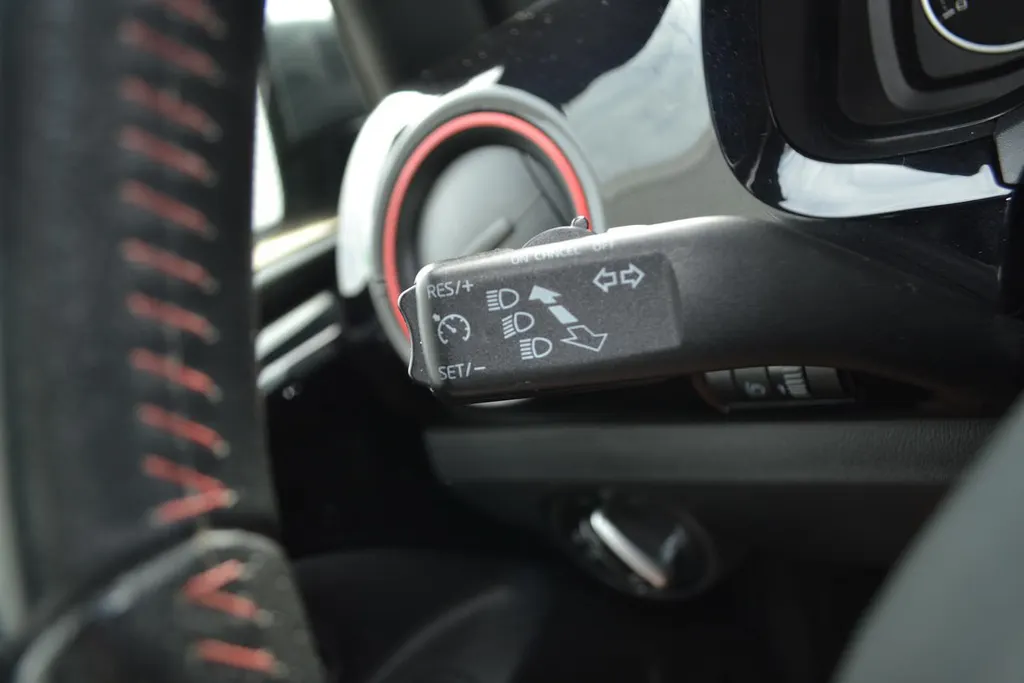 SEAT Mii 1.0 60PK FR LINE|AIRCO|CRUISE|NAVI|PDC