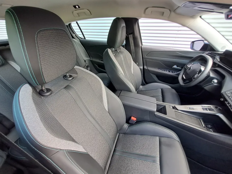 Peugeot 308 1.2 PureTech AUTOMAAT Active Pack Business | Adaptieve Cruise | Climate | Stoelverwarming | Apple Carplay/Android Auto