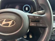 Hyundai Bayon 1.0 T-GDI Comfort | Navigatie | Achteruitrijcamera | Parkeersensoren achter | Airco | Cruise Control | DEALER AUTO