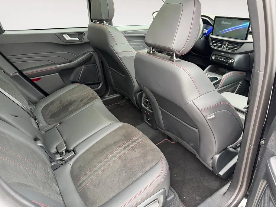 Ford Kuga 2.5 PHEV ST-Line X | NL Auto | Winterpack | Panorama Dak | Elec Trekhaak | Technology Pack | Matrix Led Koplampen | B&O Audio | 19 Inch LM Velgen |