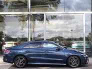 Mercedes-Benz CLA 200 Business Solution AMG l Panoramadak l Stoelverwarming l Ambiente lichtpakket