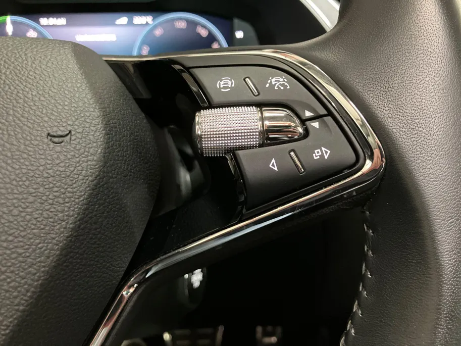 Škoda Superb 1.4TSIiV 160kW/218PK Laurin & Klement · Panoramadak · Leder · Navigatie · 360gr Camera · Apple/Android Car Play · Canton Audio ·