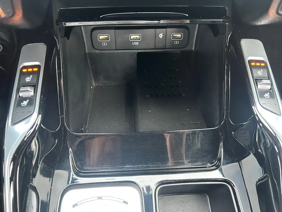 Kia Sorento 1.6 T-GDI Hybrid 2WD ExecutiveLine 5p. | Apple Carplay / Android Auto | Navigatiesysteem | Elektrisch Verstelbare Voorstoelen | Bestuurdersstoel met Geheugen | Elektrisch Schuif / Kanteldak | Elektrisch Bedienbare Achterklep | Stoelverwarming + Stoelkoeli