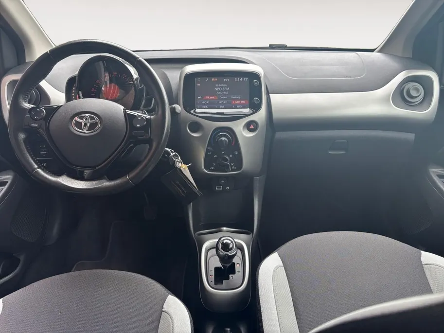 Toyota Aygo 1.0 VVT-i x-play | Airco | Achteruitrijcamera | Apple carplay / Android auto |