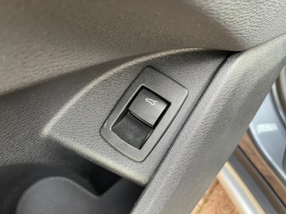 BMW X1 sDrive20i High Executive *Automaat*Navi*Camera*Schuif/kanteldak*Climate Control*Stoelverwarming*Lederen bekleding*LM. Velgen*Zeer nette auto!