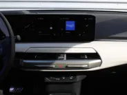Kia EV4 Fastback GT-PlusLine 81.4 kWh | Schuifdak | Stuur-/stoelverwarming + ventilatie | Camera rondom | Elek. stoelverstelling | Leer | HUD | LED | 19' LM |