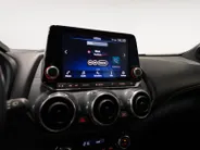Nissan Juke Tekna 143PK AUTOMAAT | Navigatie | Apple Carplay & Android Auto | Pro Pilot (Adaptive Cruise Control) | Climate Control | Parkeersensoren rondom | Keyless entry | 19'' Lichtmetalen velgen |
