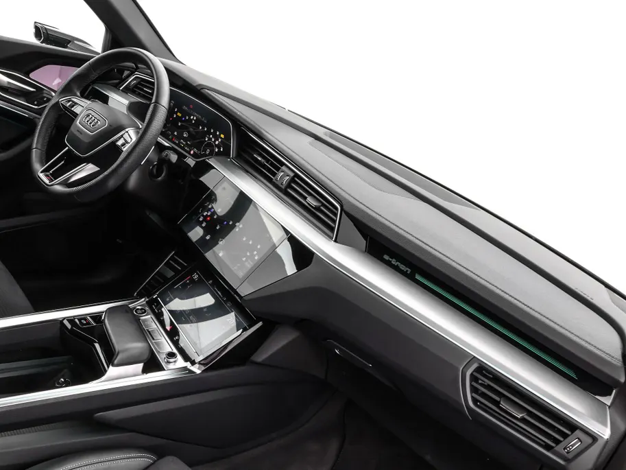 Audi Q8 Sportback e-tron 55 quattro S Edition 408pk / 115 kWh · SOH 93,6% · Panoramadak · 360 Camera · Luchtvering · Keyless · 360 Camera · Keyless · Matrix LED · 22'Velgen ·