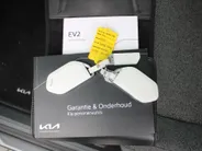 Kia EV2 Plus 42.2 kWh | Dodehoek detectie | Clima | 18'' LM Velgen | Stuur-/stoelverwarming | All seasons | Camera | Keyless | Telefoonlader | Navi |