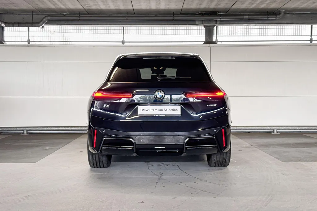 BMW iX xDrive45 101 kWh