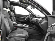 Audi e-tron 55 quattro S edition 95 kWh 408pk SOH 95,1 % · Panoramadak · Camera · Luchtvering · Elek. Stoelen + Geheugen · Afneembare Trekhaak · Matrix LED · Keyless ·