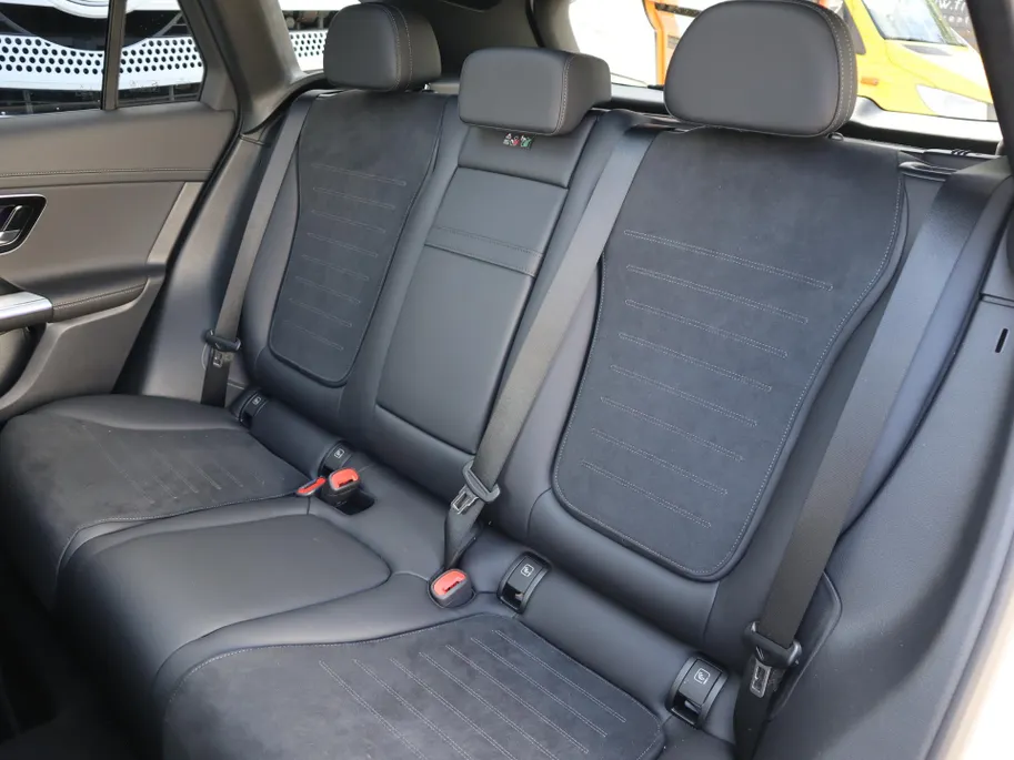 Mercedes-Benz GLC 300e 4MATIC Business Solution AMG Voorraaddeals