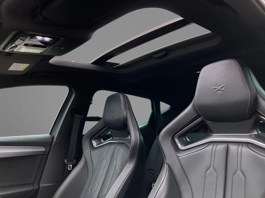 CUPRA Leon 1.4e-Hybrid 180kW/245PK VZ · Leder kuipstoelen · Panoramadak · Navigatie · Camera · Dodehoeksensoren ·