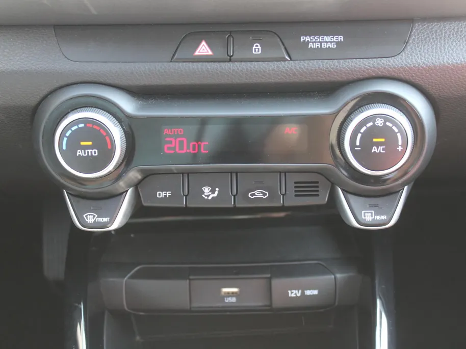 Kia Stonic 1.0 T-GDi MHEV DynamicPlusLine | Stuur-/stoelverwarming | Camera | Cruise adapt. | Clima | LED | Navi | 16' LM | Automaat |