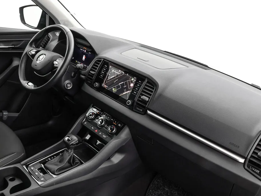 Škoda Karoq 1.5 TSI ACT 150pk DSG Business Edition · Camera · Inklap. Trekhaak · Keyless · Stuur- & Stoelverwarming · Apple/Android Car Play · ACC · Garantie t/m 02-07-2028 of 100.000km