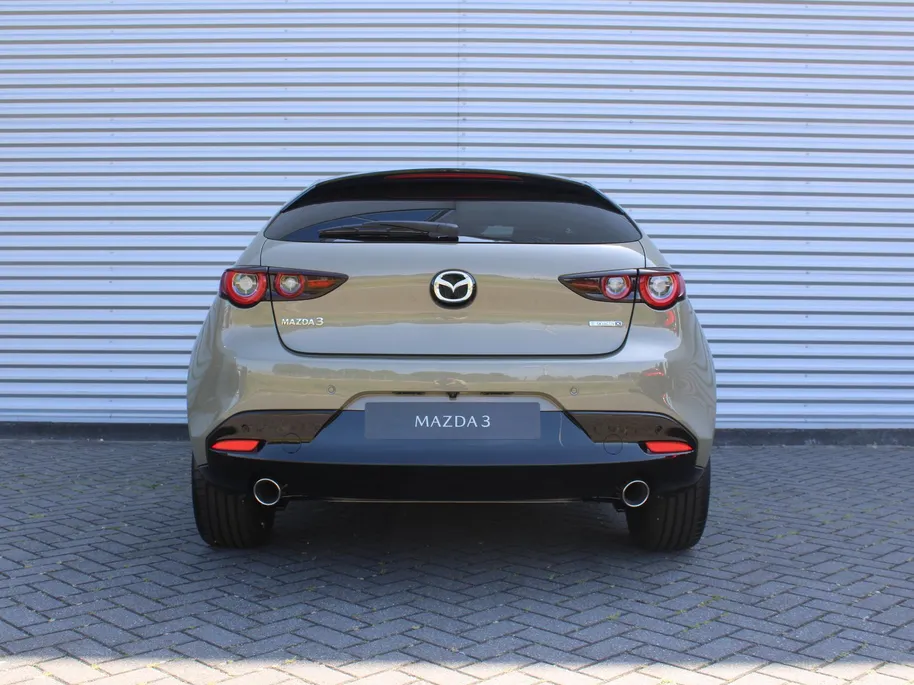 Mazda 3 2.0 e-SkyActiv-X M Hybrid 186 Homura | Stoelverwarming | Camera | Dodehoek detectie | HUD | 18' LM | LED | Cruise adapt. |
