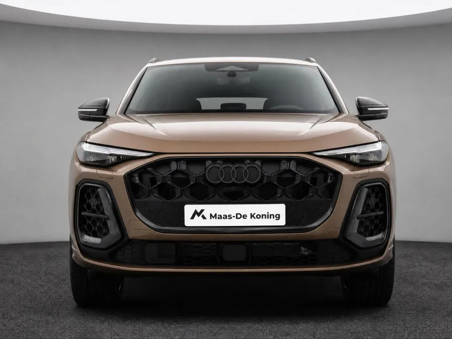Audi Q5 e-hybrid quattro S edition Competition 367 PK · Tech pro · 20' LM Velgen · Glazen panoramadak · B&O Premium 3D