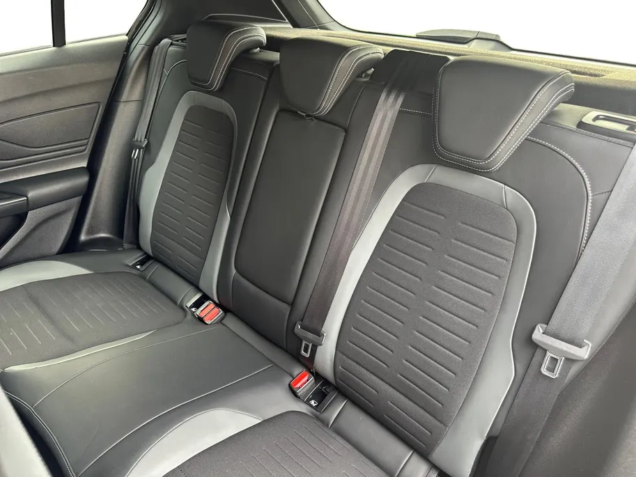 Ford Focus 2.3 EcoBoost ST-3 | 280 PK | Launch control | Recaro stoelen | 19' inch lichtmetalen velgen | Apple carplay & Android auto | Parkeersensor voor en achter | Achteruitrijcamera | Bang & Olufsen audio | Winter pack | Cruise control | Bovag garantie |