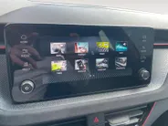 Škoda Kamiq 1.5 TSI Sport Business 150PK AUTOMAAT |Stoelverwarming| Climate control| Cruise Control| Parkeersensoren v+a| Achteruitrijcamera| Sportstoelen| Digitaal dashboard| Super strakke auto!