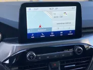Ford Kuga 2.5 PHEV 225 pk Titanium Navigatie-Draadloos opladen-achteruitrijcamera-parkeersensoren