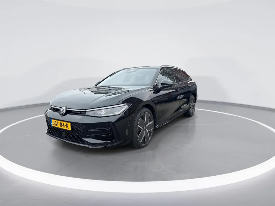 Volkswagen Passat Variant R-Line Edition 1.5 eHybrid 204 pk 6 versn. DSG · Multimedia pakket plus · High-end geluidsysteem 'Harman Kardon' · Prijs incl. inruilpremie · MEGA Sale