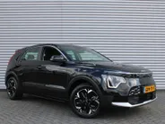 Kia Niro EV Light Edition 64.8 kWh | Camera | Cruise adapt. | Clima | 17' LM | Navi | Keyless | All season banden | 17% bijtelling |
