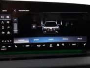 Audi Q6 e-tron S edition performance 100 kWh 306pk · SOH 97,9% · Panoramadak · 360 Camera · Inklap. Trekhaak · Luchtvering · B&O Sound · Head-Up Display · Garantie t/m 15-03-2031 of 100.000km