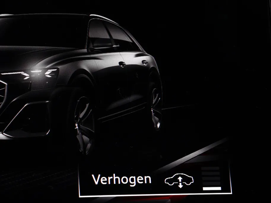 Audi Q8 55 TFSI e quattro Pro Line S 394 PK · 22' LM Velgen · Glazen panorama dak · B&O Premium 3D · Assist. plus, remote park · Stoelventilatie + Massage · Trekhaak · Servosluiting