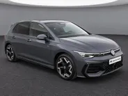 Volkswagen Golf 1.5eTSI/150PK R-Line · Navigatie · Trekhaak · Apple/Android Car Play · Dodehoeksensoren · Stoelverwarming ·  Garantie t/m 08-01-2031 of 100000km.