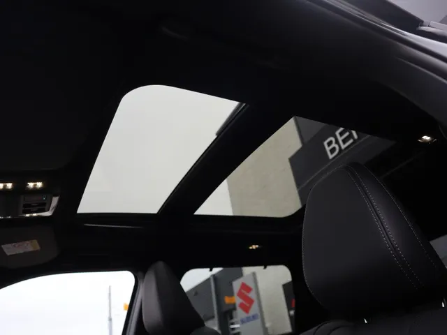 Mitsubishi Outlander 2.4 PHEV Black Edition All Seasons | Yamaha sound