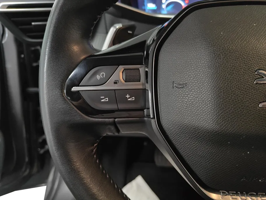 Peugeot 208 1.2 PureTech Allure AUTOMAAT NAVI AIRCO CAMERA APPLE CARPLAY ANDROID AUTO DEALER ONDERHOUDEN 5 DEURS ZEER MOOIE AUTO