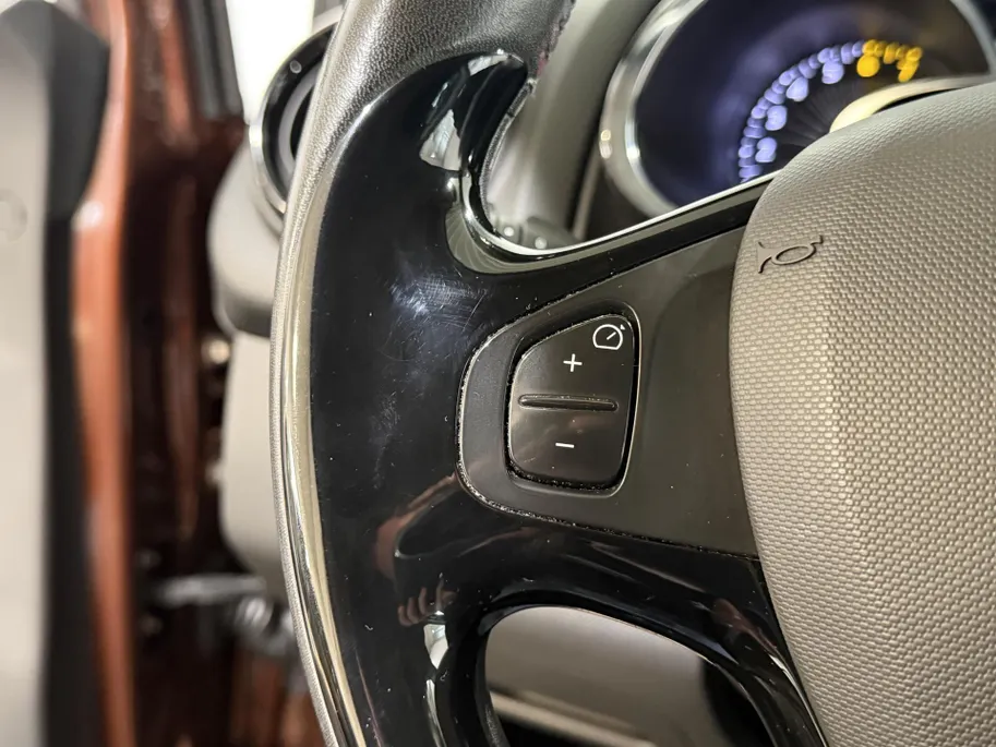 Renault Clio Estate 90PK TCe Expression | Navi | Armsteun | Bleutooth | Cruise Control | Lichtmetalen Velgen | Airco | USB | Leder Stuurwiel |