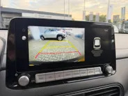 Hyundai Kona EV Fashion 64 kWh | Zeer nette auto | 97,6 % SOH | Navigatie | Head-up display | Achteruitrijcamera | Hoge zit |