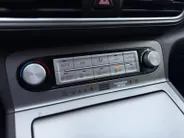 Hyundai Kona EV Fashion 64 kWh | Zeer nette auto | 100 % SOH | Stoelverwarming | Navigatie | Apple CarPlay & Android Auto | Achteruitrijcamera | Dealer onderhouden |
