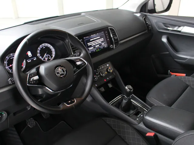 Škoda Karoq 1.0 TSI Business Edition Navigatie | climate Control | Stoelverwarming |