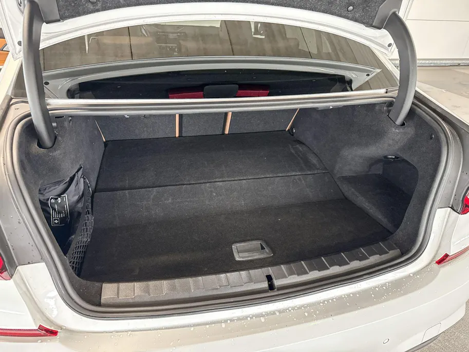 BMW 3 Serie Sedan 330e xDrive High Executive