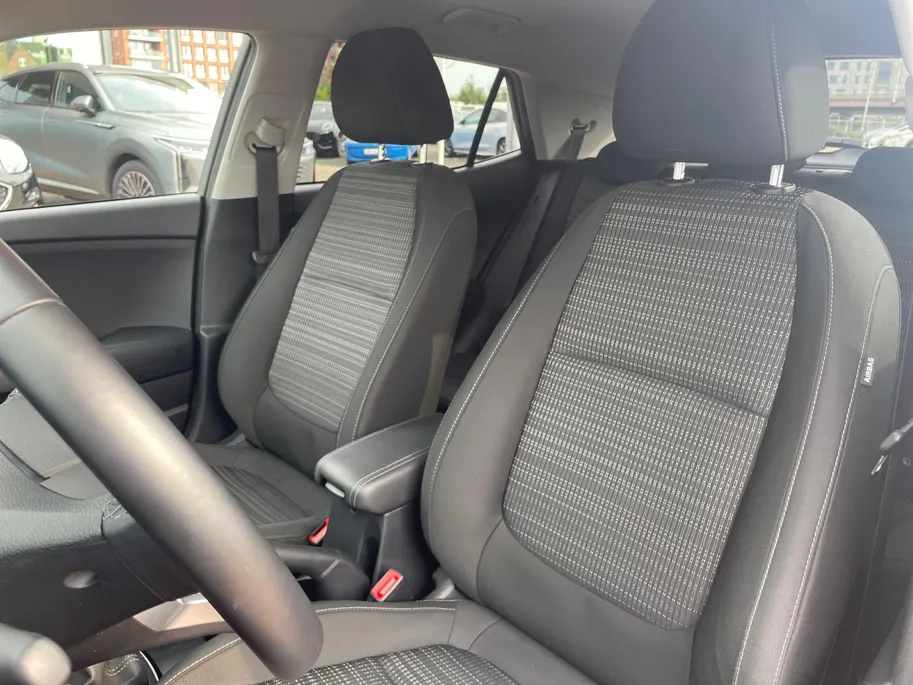 Kia Stonic 1.0 T-GDi MHEV DynamicPlusLine | TREKHAAK | CAMERA | PARKEERSENSOREN | CLIMATE | LAGE KILOMETERS |