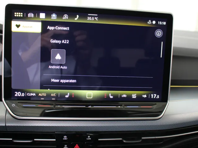 Volkswagen Golf 1.5 eTSI Life Energy Panoramadak | Navigatie | Keyless | Stoel- en Stuurverwarming | Parkeercamera