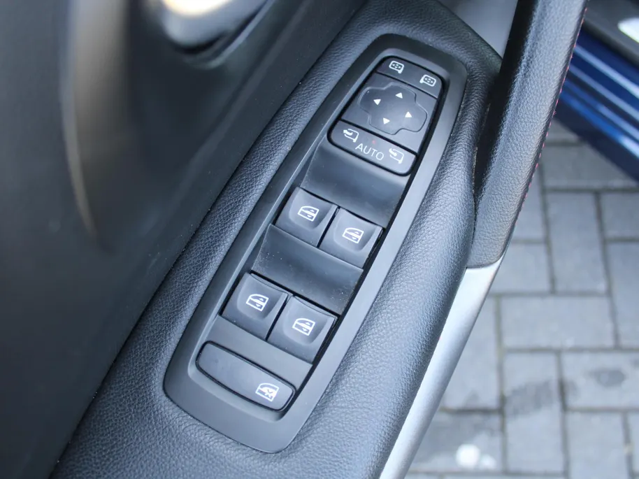 Renault Kadjar 1.3 TCe Black Edition | Trekhaak | Camera | Stoel-/voorruitverwarming | 19' LM | Navi | Clima | Bose Audio | Keyless | Dodehoek detectie | LED | BTW Auto |