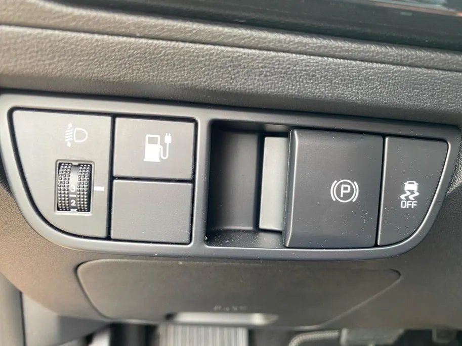 Kia EV6 Light Edition 63 kWh | VOORRAAD VOORDEEL NU €42.950,- | Direct leverbaar | Stoel+Stuur verwarming | Climate control | Navigatie | Parkeer camera achter | Parkeer sensoren voor en achter